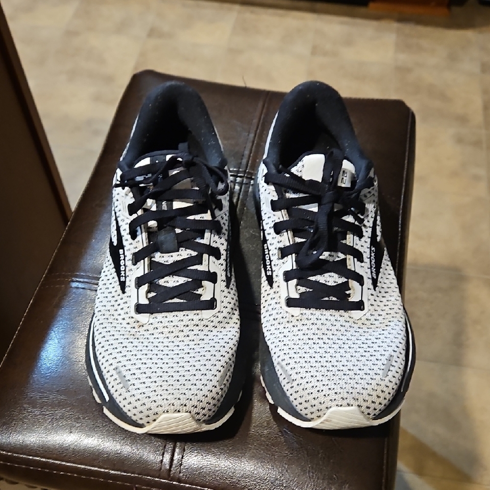 Brooks Brothers White and Black Sneakers Modern Athletic Design